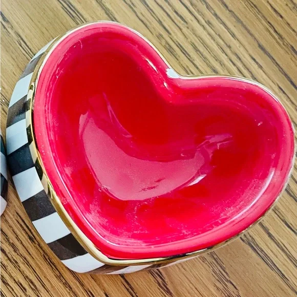 Cute heart Henri Bendel  dish - Picture 4 of 5